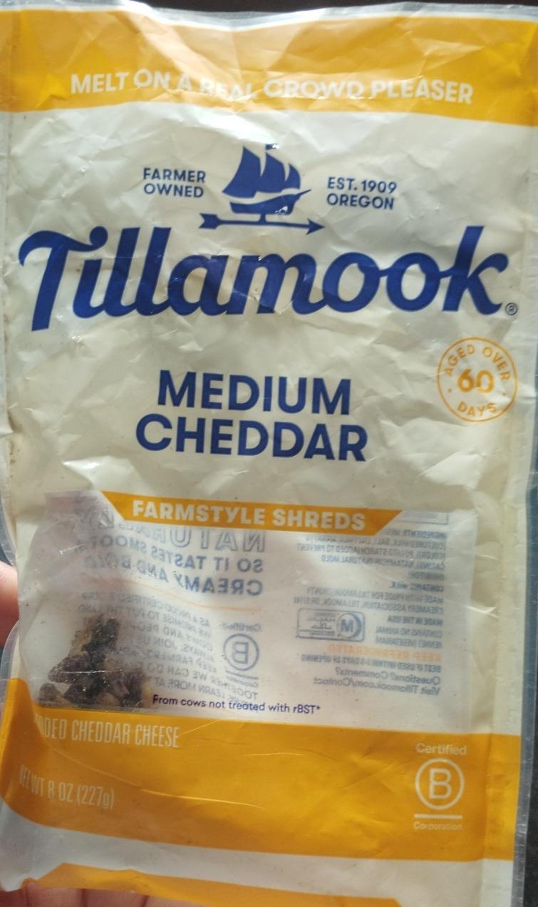 Tillamook Medium Cheddar Farmstyle Shreds