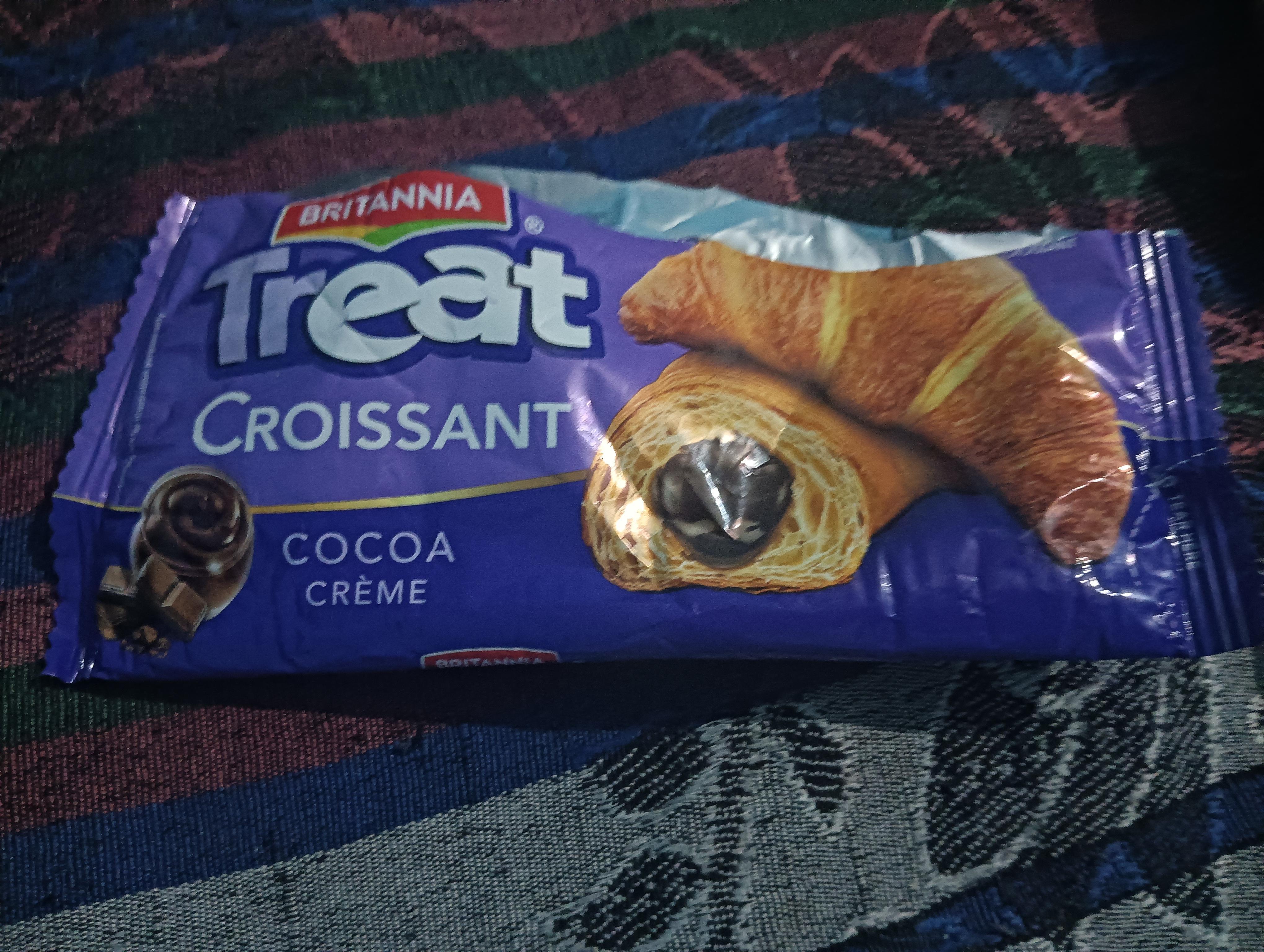 Britannia Treat Croissant Cocoa Creme